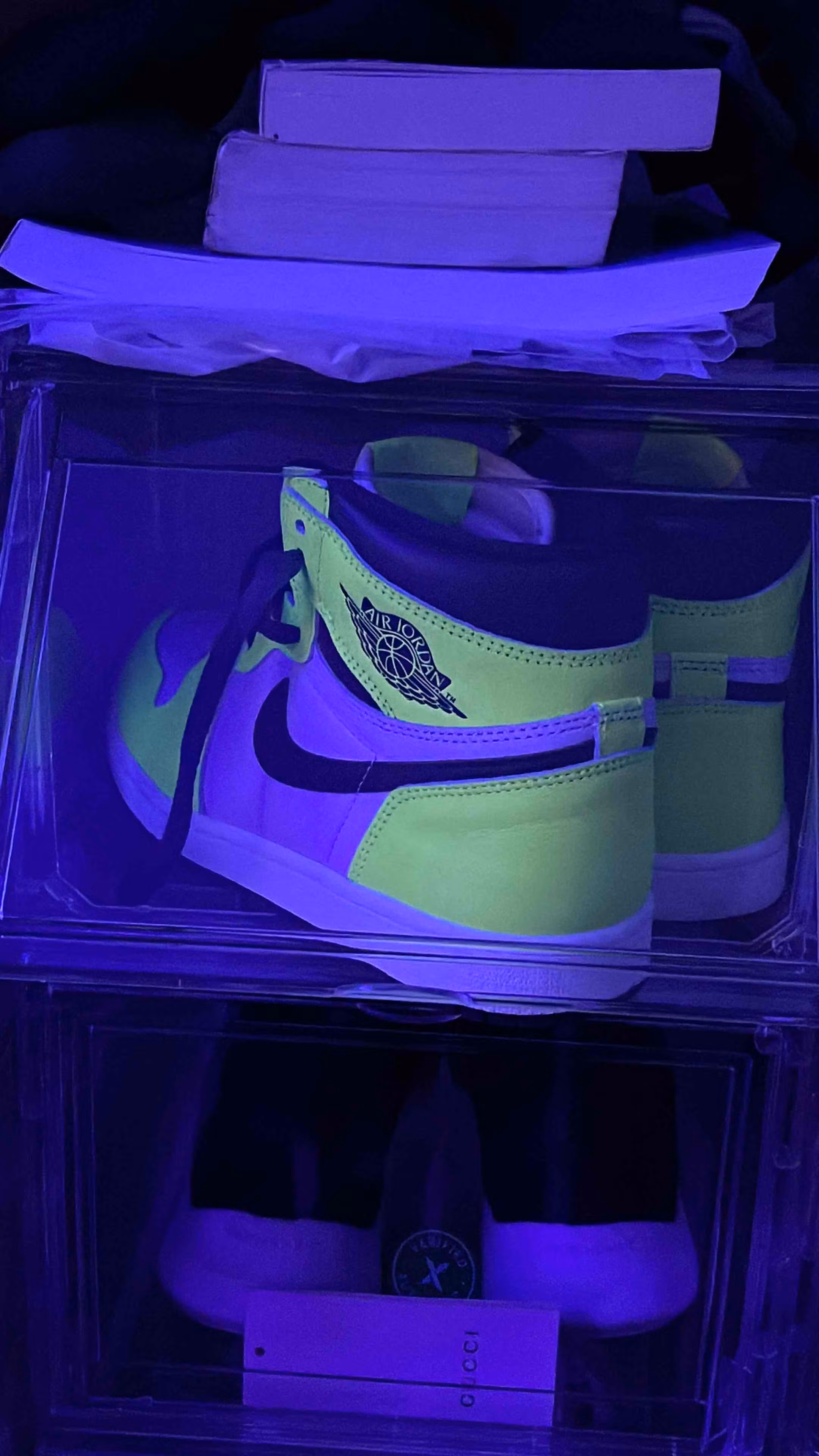 Air Jordan 1 High OG 'Volt' 555088-702 Air Jordan 1 High OG 'Volt' 555088-702